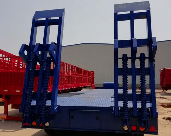 低平板半掛車(chē)