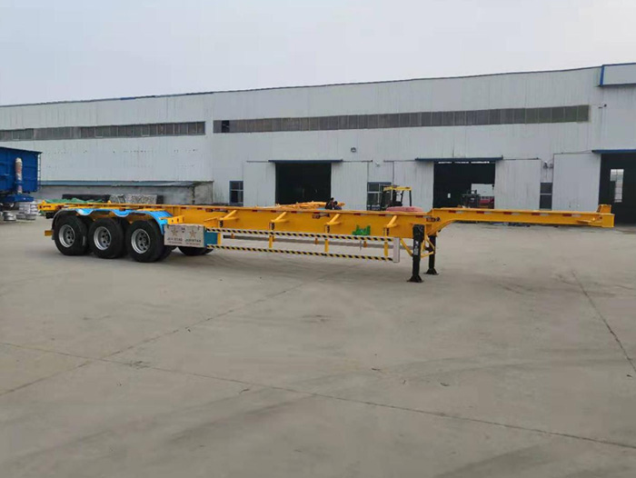 45尺集裝箱運(yùn)輸骨架半掛車(chē)
