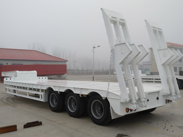 低平板半掛車(chē)