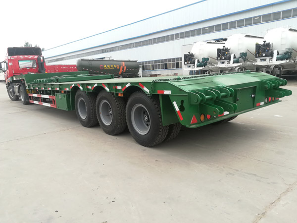 低平板半掛車(chē)