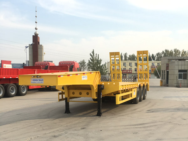 低平板半掛車(chē)