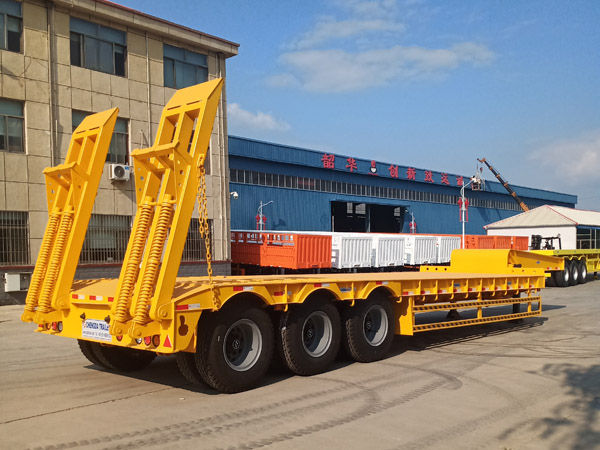 低平板半掛車(chē)