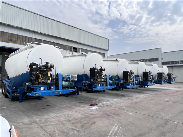 粉粒物料運(yùn)輸半掛車