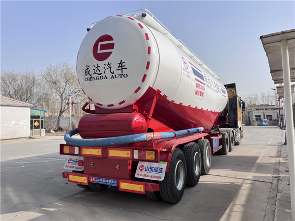 粉粒物料運(yùn)輸半掛車